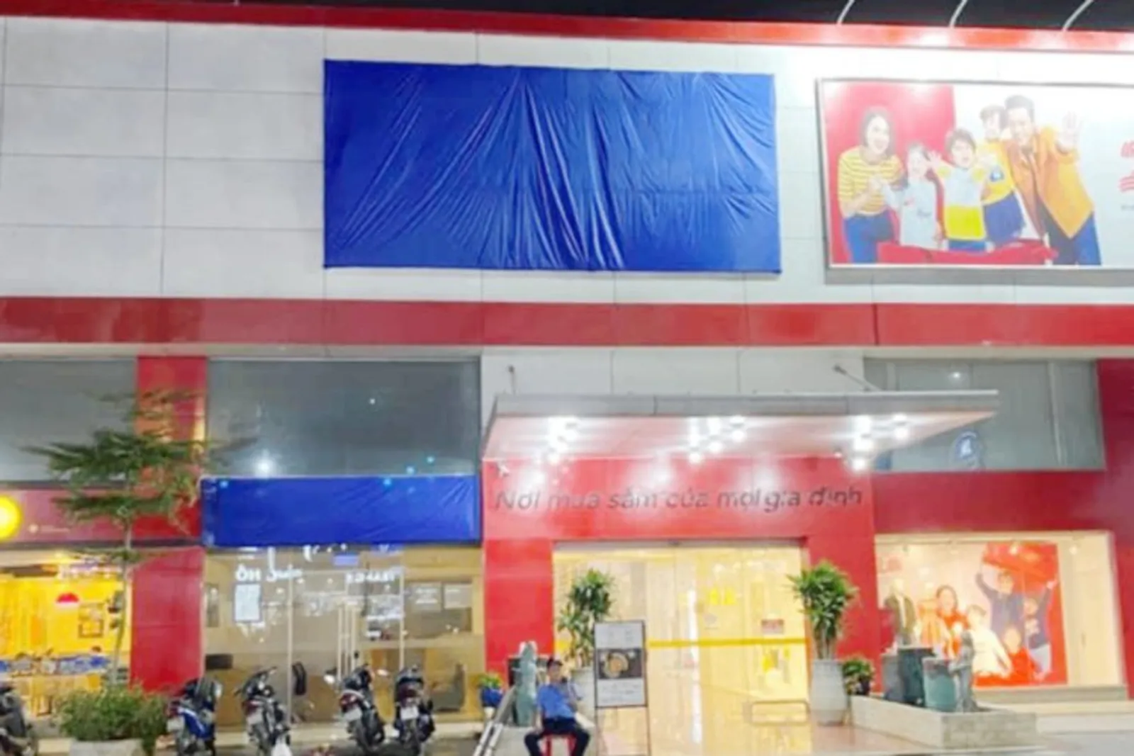 Chinh phục khách hàng với showroom trang trí decal 3M
