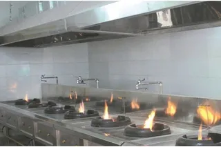 Bếp sạch mùi nhờ quạt hút khói bếp