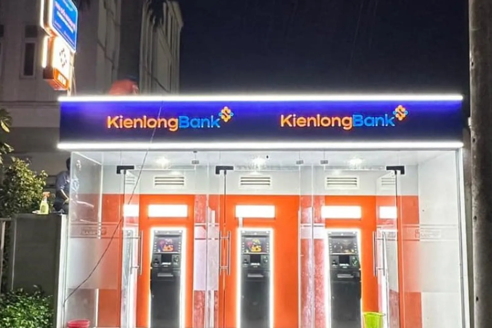 Bí quyết chọn chất liệu và màu sắc decal 3M phù hợp cho biển hiệu quảng cáo
