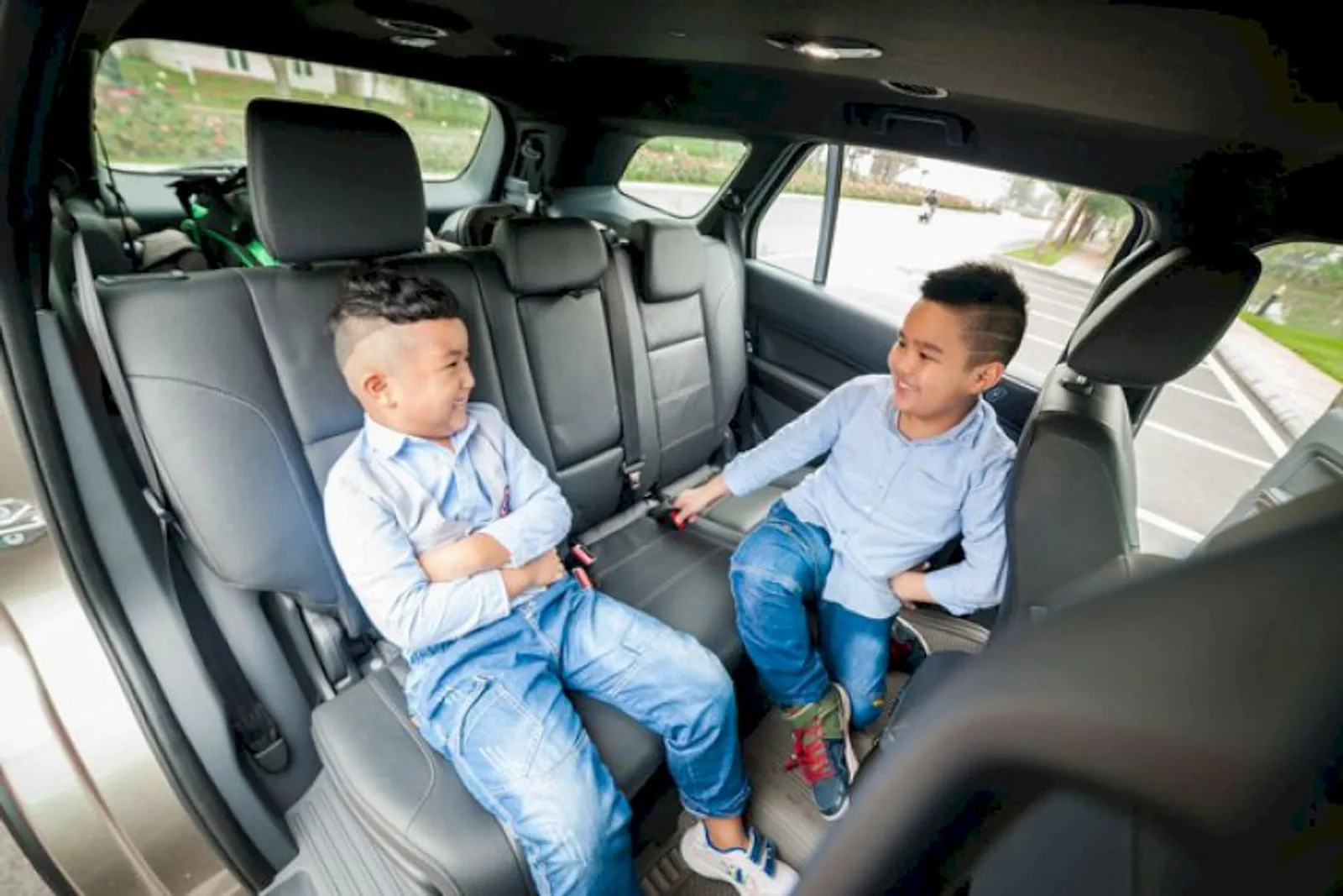 Những điều cần lưu ý khi lái xe có trẻ nhỏ