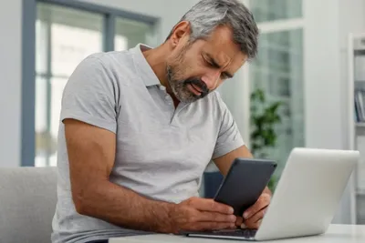 Xương khớp bạn đang 'kêu cứu' vì thói quen xấu khi dùng đồ công nghệ ?