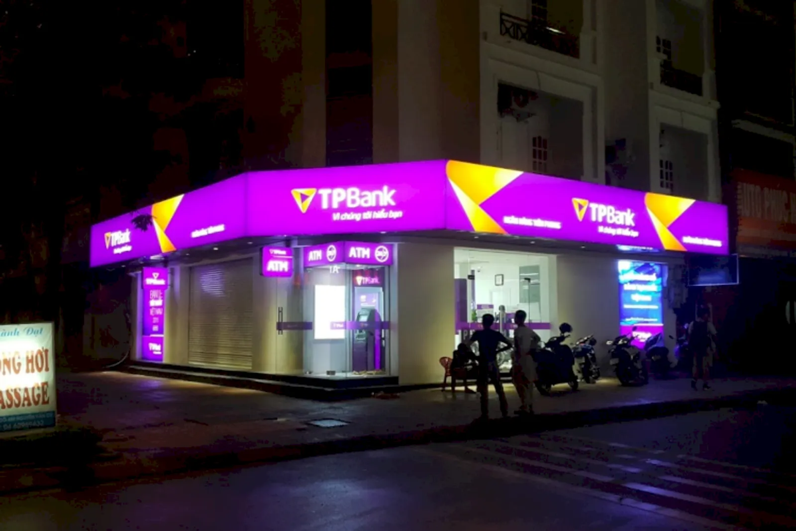 Giá thi công hộp đèn 3M là bao nhiêu?
