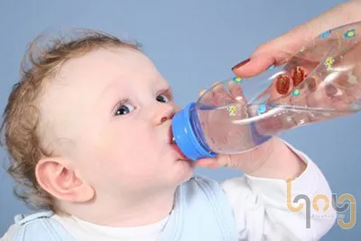 Có nên cho trẻ bị sốt ngủ máy lạnh