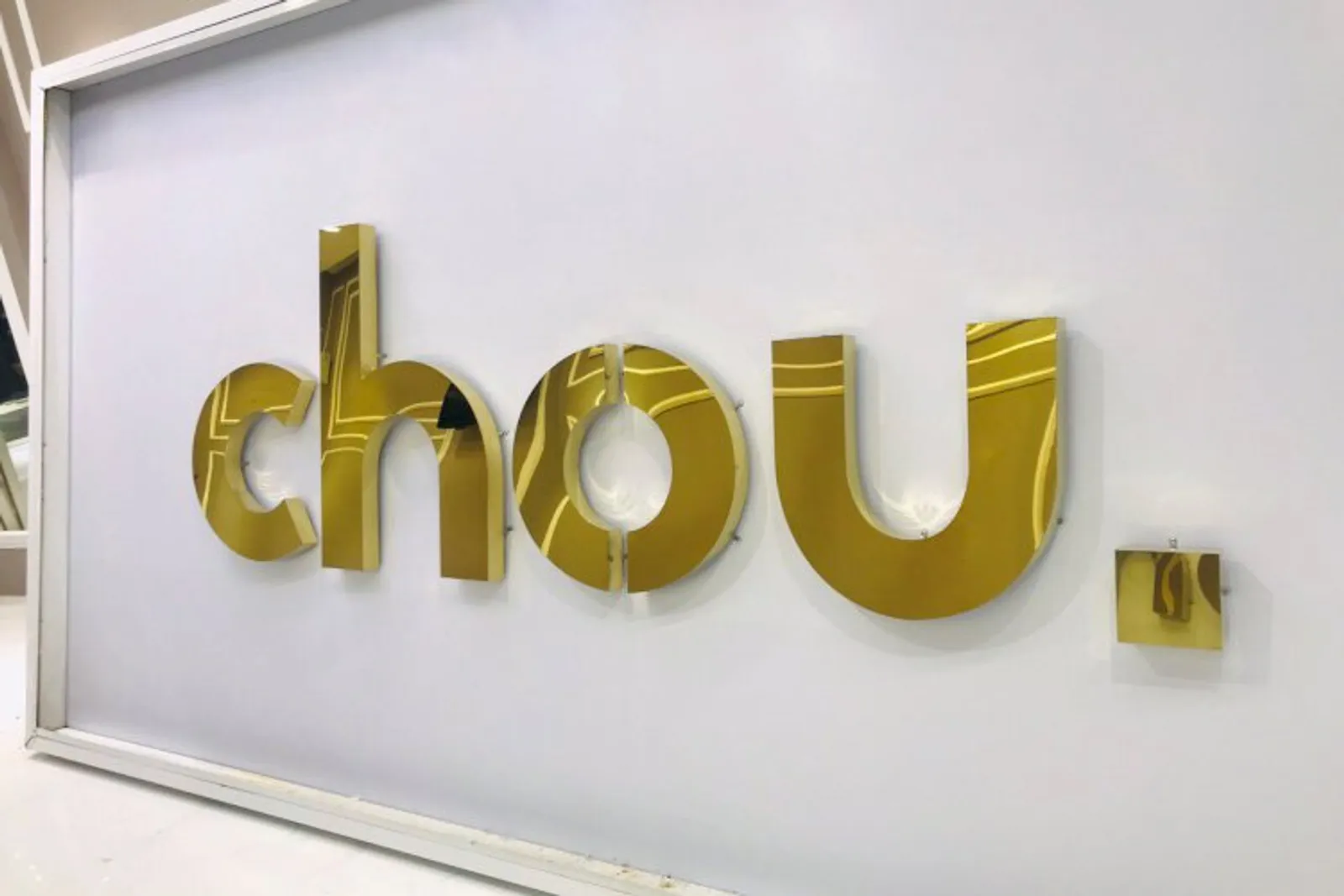 Chọn chữ inox vàng gương hay vàng xước