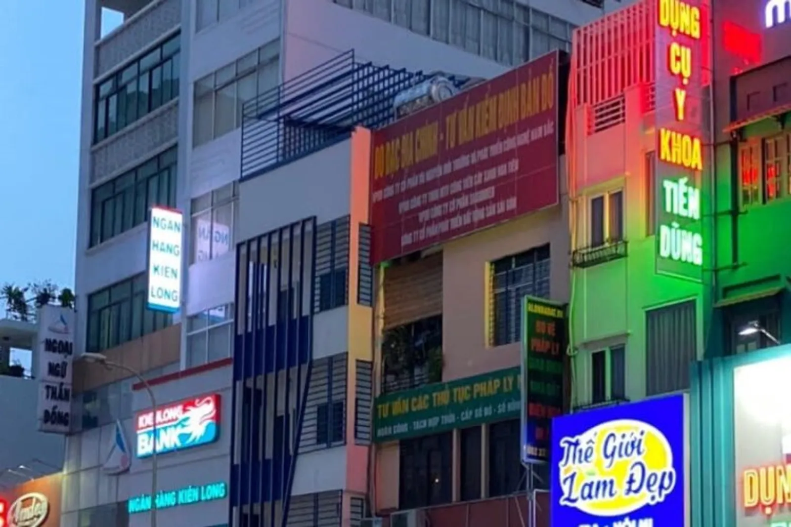 Bí quyết thành công của biển hiệu quảng cáo đường phố với decal 3M